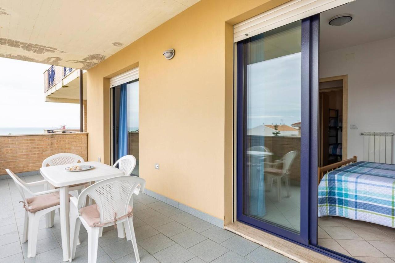 Alloggio Vista Mare - Parcheggio Gratis Pineto Exterior foto