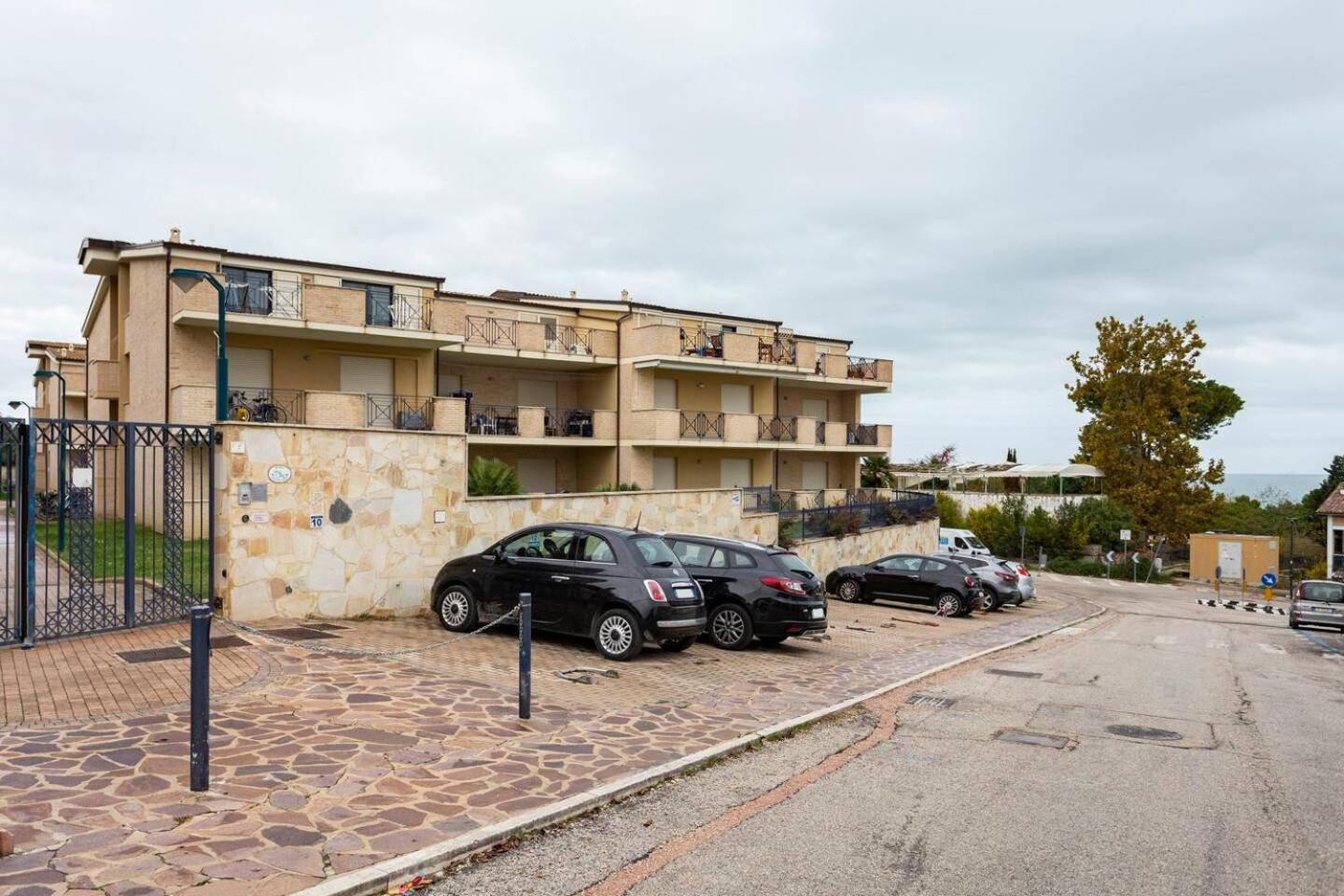 Alloggio Vista Mare - Parcheggio Gratis Pineto Exterior foto